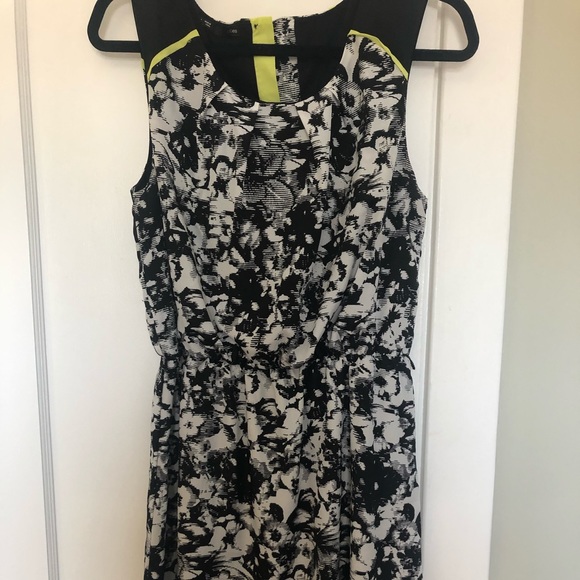 Patterned Dress - Picture 1 of 3